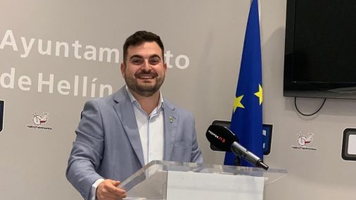 José Miguel Vela carga contra la nueva tasa de basuras por su “sablazo a las familias hellineras”