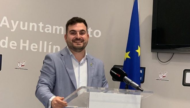 José Miguel Vela carga contra la nueva tasa de basuras por su “sablazo a las familias hellineras”