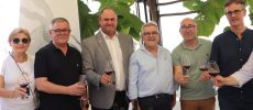 El consejero de Agricultura, Ganadería y Desarrollo Rural, Julián Martínez Lizán, apoya la Feria de Vinos de Hellín