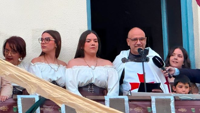 Antonio del Oro hace reír y emociona en un pregón lleno de humor, amistad y orgullo hellinero Antonio del Oro hace reír y emociona en un pregón lleno de humor, amistad y orgullo hellinero