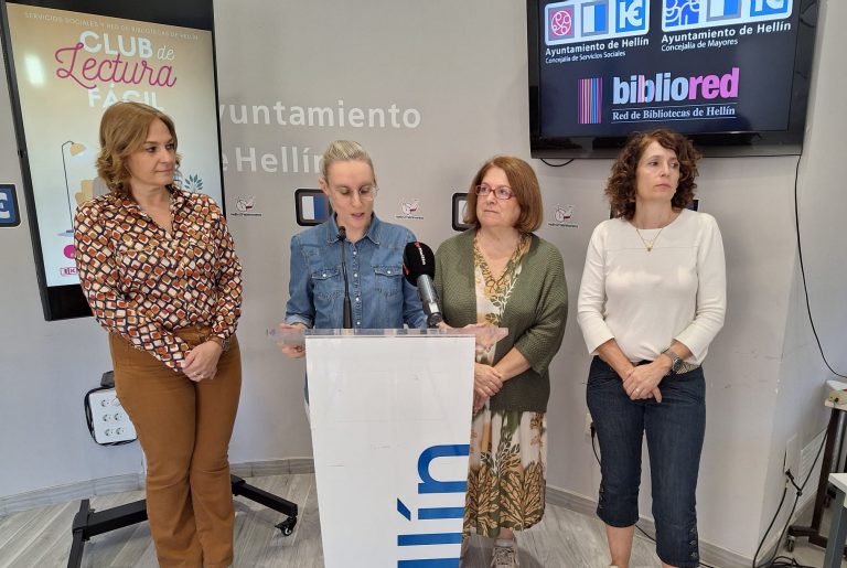 El placer de leer sin prisas llega al Centro de Mayores Zona Norte