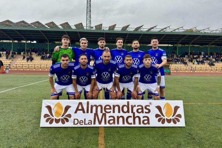El Hellín C.F. salva un punto en un duelo bronco
