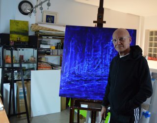 El pintor hellinero Pruden López exhibe su nueva etapa artística en el Archivo Histórico de Albacete