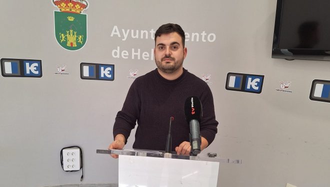 El concejal no adscrito, Miguel Ángel Vela, interpone una querella criminal contra la concejala de Vox, Raquel Tomás