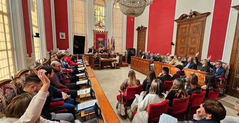 El Pleno de Hellín aprueba un plan extraordinario de 5 millones para modernizar el municipio y da luz verde a nuevas iniciativas sociales