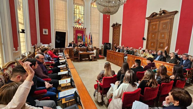 El Pleno de Hellín aprueba un plan extraordinario de 5 millones para modernizar el municipio y da luz verde a nuevas iniciativas sociales