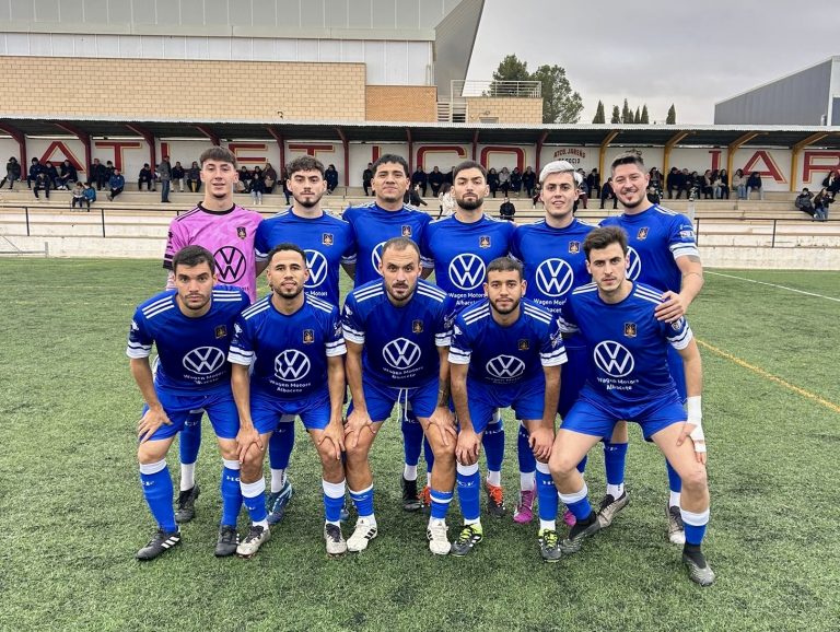 Empate del Hellín en Villanueva de la Jara con un héroe bajo palos