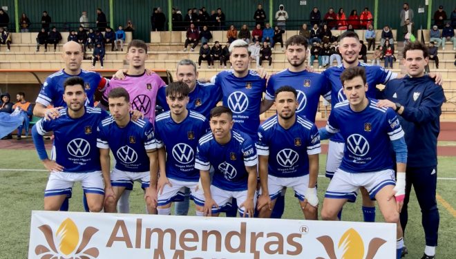 El Hellín C.F. se impone con autoridad y refuerza su liderato