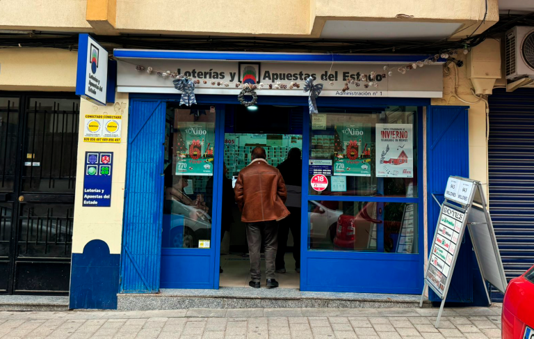 La Lotería de Navidad deja pequeños premios y un cuarto premio repartido en Hellín