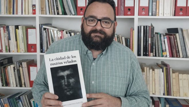 El arqueólogo y director del MUSS Pablo Cánovas impulsa una campaña de micromecenazgo para publicar su novela La ciudad de los rostros velados