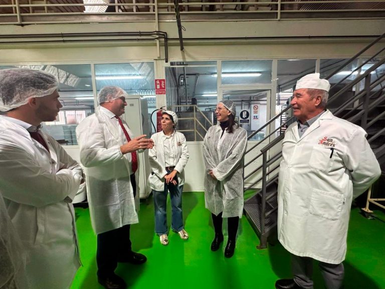 El Gobierno regional destaca a Turrones San Andrés como empresa emblemática en su 125 aniversario