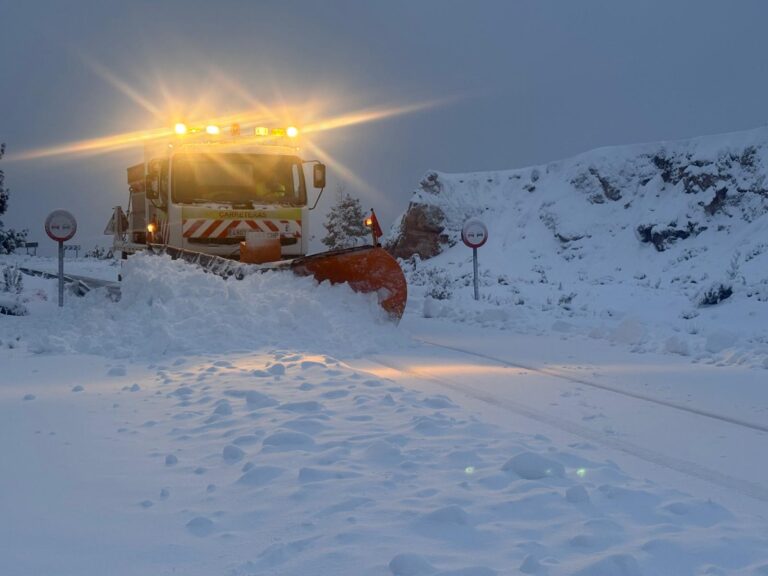 La nieve obliga a cerrar la CM-3204 en Riópar