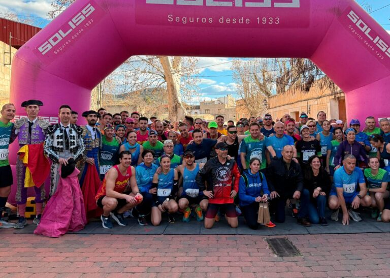La Vuelta a la Peña de San Blas reúne a casi 800 corredores en Elche de la Sierra