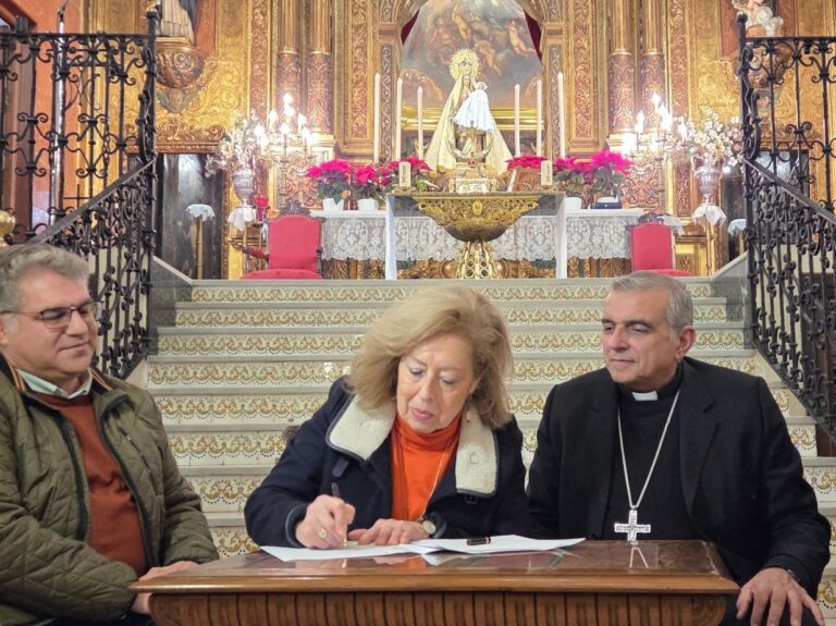 Firmado el convenio para restaurar la fachada del Santuario del Rosario de Hellín