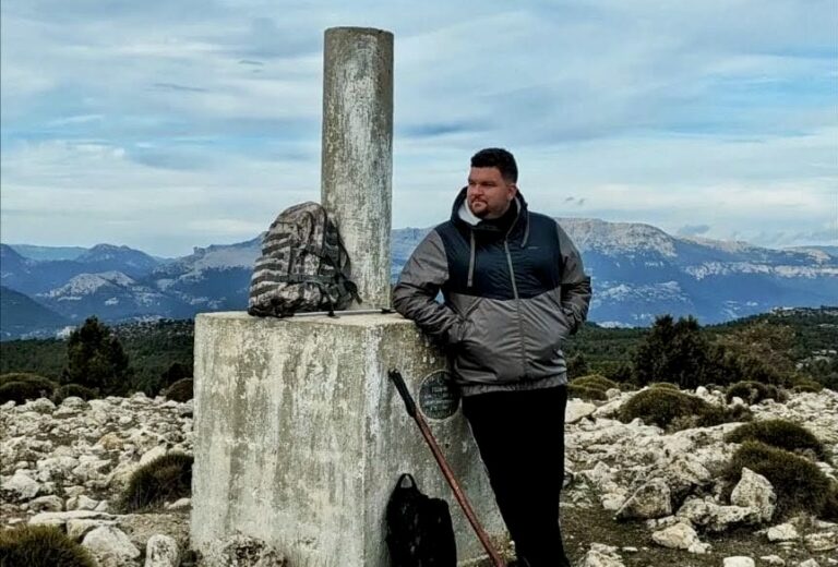 Miguel Ángel Requena de MeteoHellín recibe el premio de la prensa de Albacete
