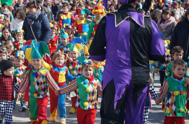 El Barrio de la Estación se viste de color para celebrar el Carnaval 2026