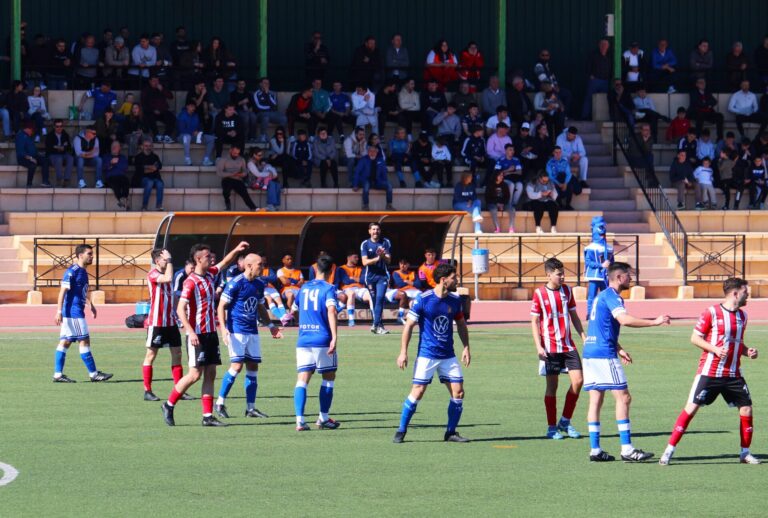 El Hellín C.F. defiende el liderato en El Provencio con la ambición intacta