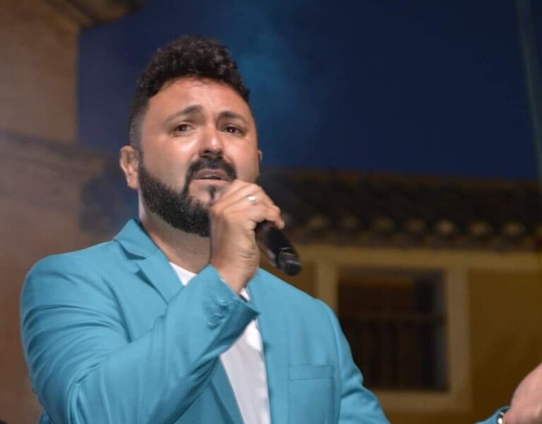 Alejandro Torres pone música al orgullo hellinero con “Yo soy de aquí”