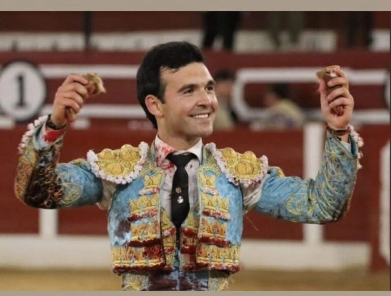Grave cogida del hellinero Cristian Pérez en Las Ventas