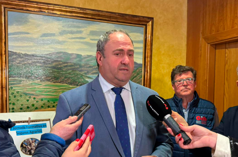 El hellinero Julián Martínez Lizán refuerza el papel del seguro agrario tras un año marcado por el pedrisco