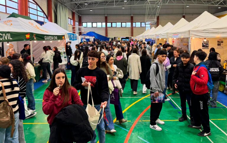 La V Feria Orienta-T abre sus puertas en Hellín  para orientar el futuro académico de los jóvenes