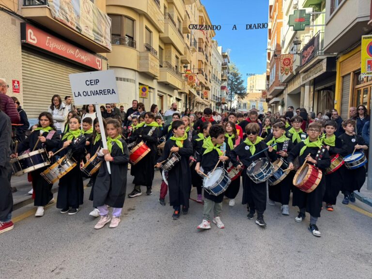 Éxito de participación en la tamborada escolar de Viernes de Dolores