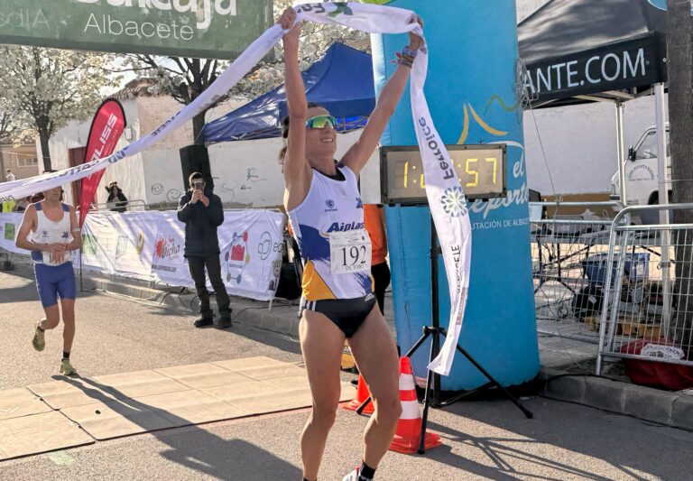 La Roda reúne a 950 corredores en la primera media maratón del calendario provincial