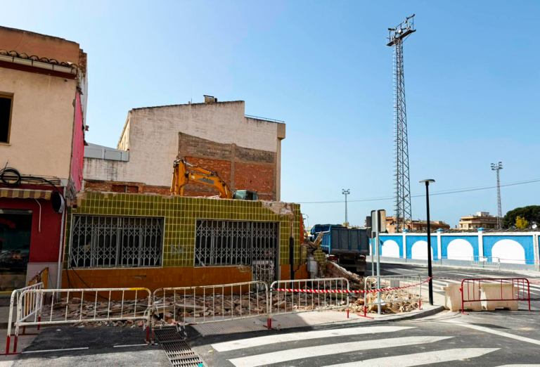 Demolido un bar histórico de Hellín tras años cerrado