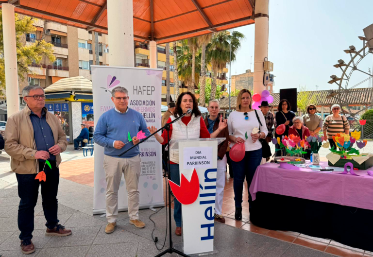 El Día Mundial del Parkinson reúne a vecinos y asociaciones en Hellín