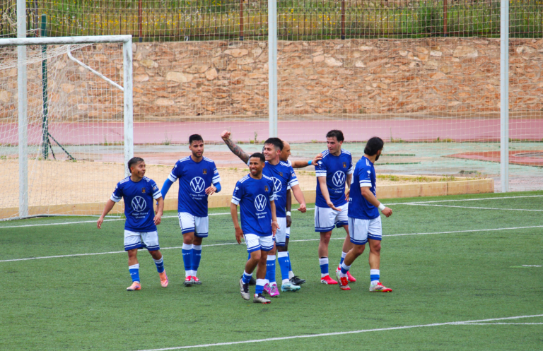 El Hellín C.F. confirma su condición de campeón con una remontada ante el segundo