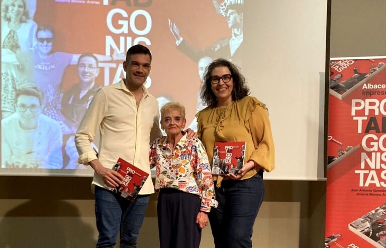 Hellín se rinde a Anita Coral en la presentación de ‘Protagonistas’ en el MUSS