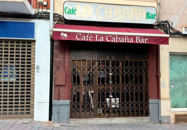 Un bar mítico echa la persiana en Hellín tras toda una vida de historia familiar
