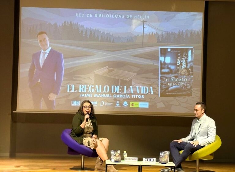 Jaime Manuel García Titos presentó en Hellín su novela ‘El regalo de la vida’
