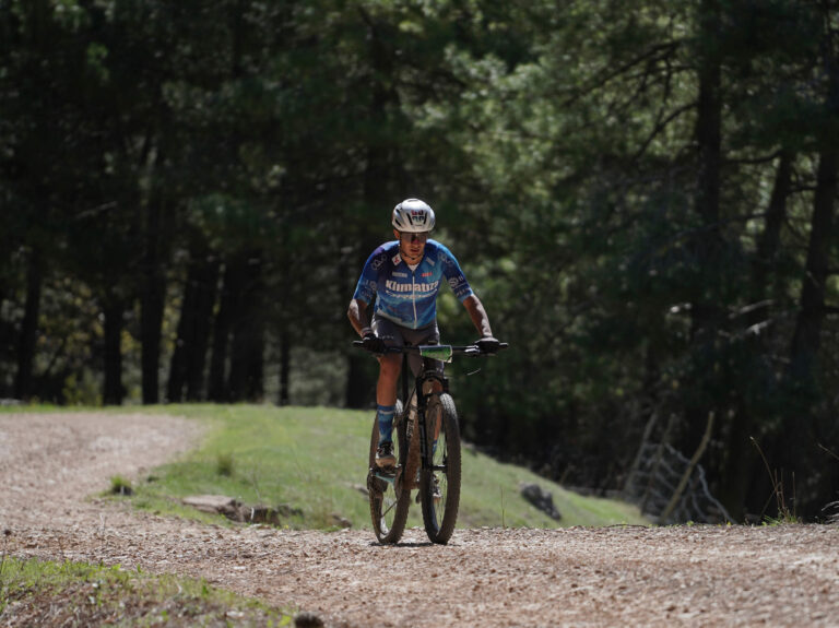 Luis Martínez domina la Gran Fondo Sierra de Alcaraz y Marta Torá vence con autoridad