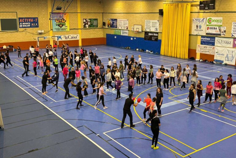 Curso de defensa personal femenina en Hellín con lleno absoluto y más de 160 participantes
