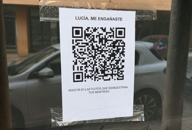El cartel viral con QR que está revolucionando Hellín tenía truco… y mucho sabor